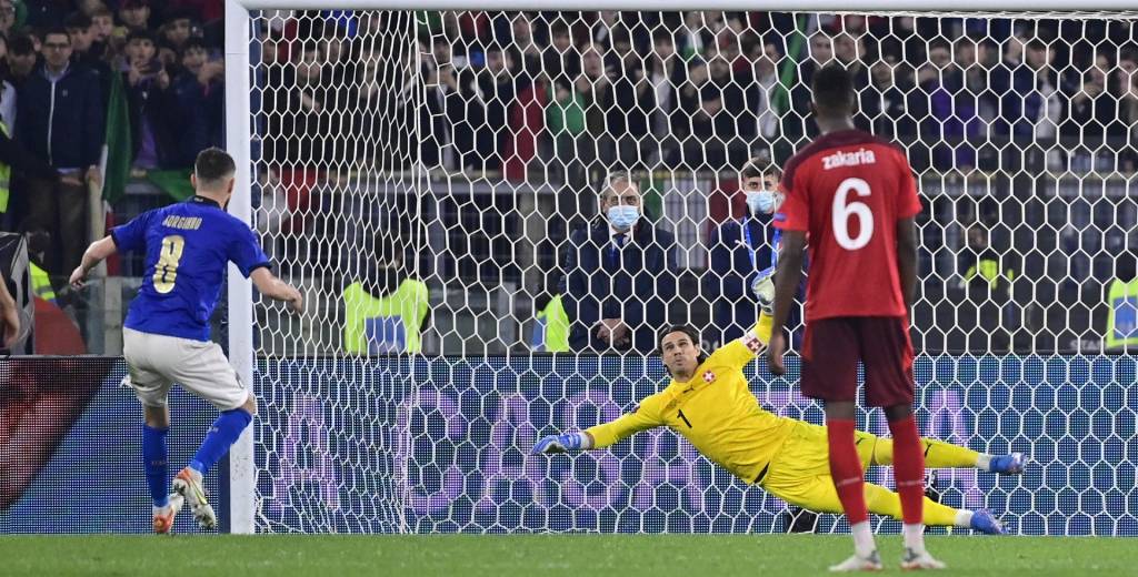 Minuto 90, penal y gol para clasificar: Jorginho envió el balón a las nubes