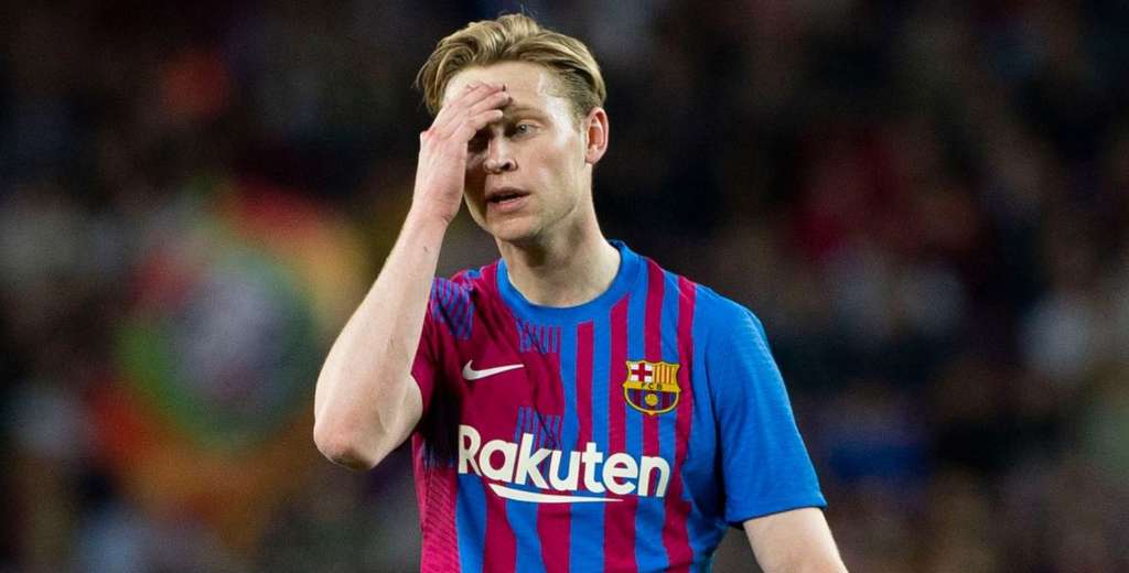 Barcelona push De Jong as his agent claims EXTORTION from the club