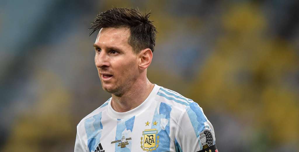 A los pies de Messi: "Es único, mientras juegue el Balón de Oro debe ser suyo"