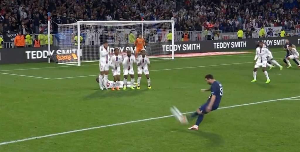 Parece el FIFA pero es real: sensacional vista del tiro libre de Messi